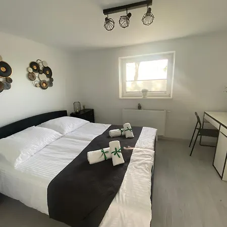 Emerald Hills Apartman *