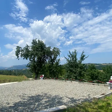 Emerald Hills Apartman *