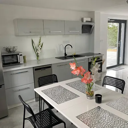 Emerald Hills Apartman *