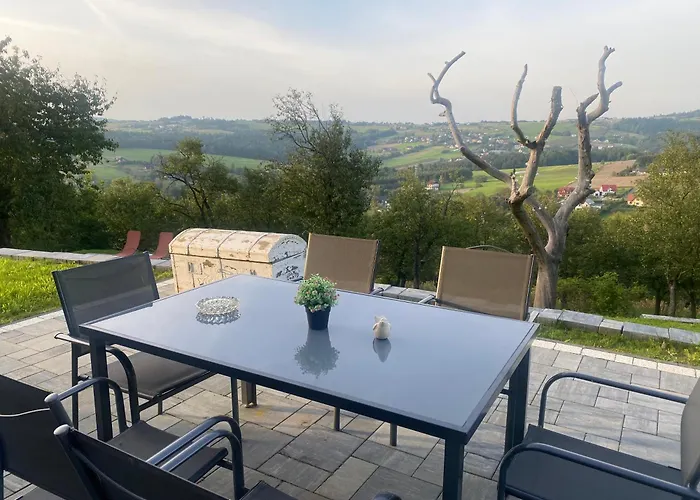 Emerald Hills Apartment *