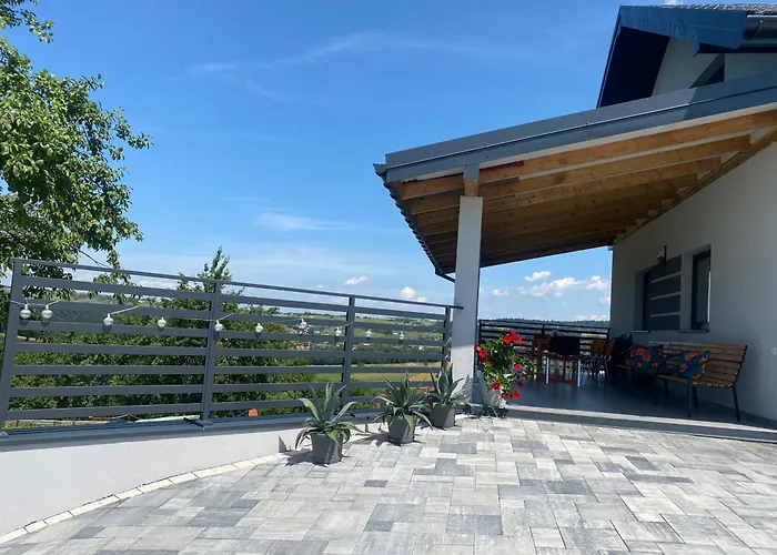 Apartment Emerald Hills