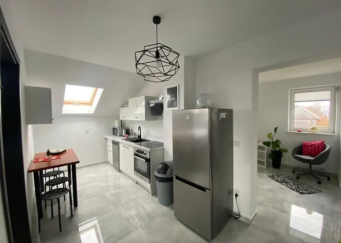 Apartment Emerald Hills