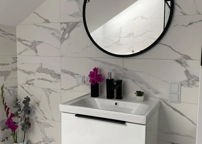 Emerald Hills Apartment *